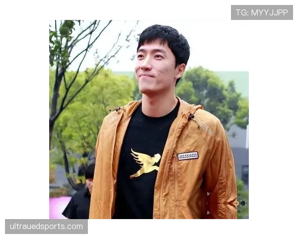 刘翔随手一张家居照,桌上那只表和鞋子随便一放就把我穷哭了 刘翔随手一张家居照,桌上那只表和鞋子随便一放就把我穷哭了